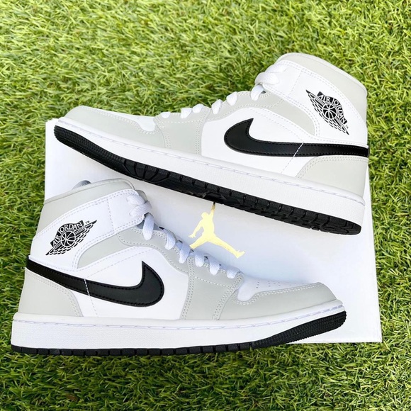 Women’s Nike air Jordan 1 mid - Picture 2 of 4